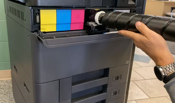 Ganti Toner Warna Kyocera TK8555 pada Seri Kyocera TASKalfa 5054ci, 6054ci, 7054ci